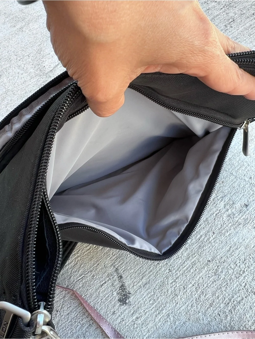 Travelon Black Nylon Crossbody Travel Bag Organizer Multi Pocket Lightweight